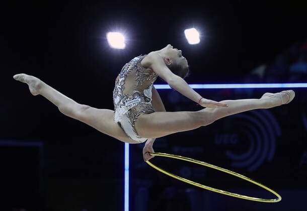 Sport Themen der Woche KW20 BAKU, AZERBAIJAN - MAY 19, 2019: Russia s Dina Averina performs her hoop routine during the individuals finals at the 2019 European Championships in Rhythmic gymnastics, Rhythmische Sportgymnastik, RSG Sergei Savostyanov TASS  TS0ABE4E