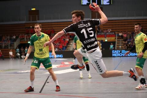 Handball 2. Handball Bundesliga 2018 2019 - Handball Sportverein Hamburg vs. VFL Eintracht Hagen Dominik Axmann (Hamburg) im Sprungwurf aufs Tor . Sporthalle Alsterdorf Hamburg Foto: Frank Schoof