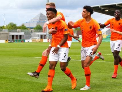 Netherlands v Italy UEFA EURO, EM, Europameisterschaft,Fussball U17, U 17 Championship Final Sontje Hansen of Netherlands celebrates with his team mates after scoring a goal during the UEFA Euro U17 Championship Final at Tallaght Stadium, Tallaght Content Not Available For UK Newspapers Copyright: xYannisxHalasx FIL-13275-0009