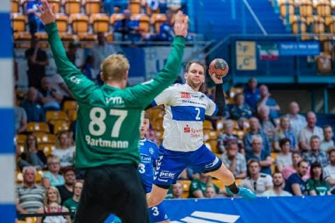 Thomas Pavlicek 2 (Dessau-Rosslauer HV 06), Sven Bartmann 87 (TSV Bayer Dormagen) waehrend der Begegnung in der Handball 2. Bundesliga (Herren) - Saison 2018-2019 zwischen Dessau-Rosslauer HV 06 und TSV Bayer Dormagen in der Anhalt Arena am 19. May 2019 in Dessau-Rosslau, Sachsen Anhalt, Deutschland