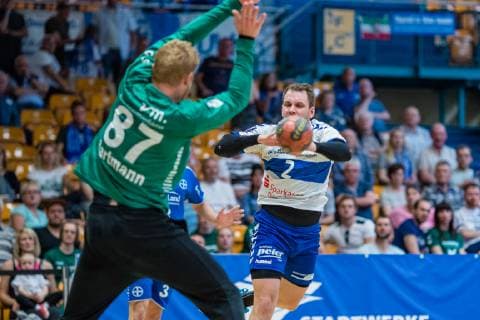 Thomas Pavlicek 2 (Dessau-Rosslauer HV 06), Sven Bartmann 87 (TSV Bayer Dormagen) waehrend der Begegnung in der Handball 2. Bundesliga (Herren) - Saison 2018-2019 zwischen Dessau-Rosslauer HV 06 und TSV Bayer Dormagen in der Anhalt Arena am 19. May 2019 in Dessau-Rosslau, Sachsen Anhalt, Deutschland