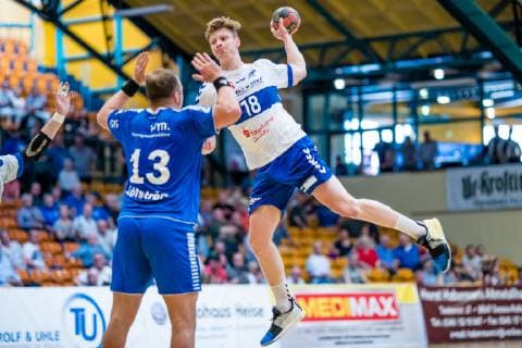 Johannes Wasielewskie 18 (Dessau-Rosslauer HV 06), Carl Löfström 13 (TSV Bayer Dormagen) waehrend der Begegnung in der Handball 2. Bundesliga (Herren) - Saison 2018-2019 zwischen Dessau-Rosslauer HV 06 und TSV Bayer Dormagen in der Anhalt Arena am 19. May 2019 in Dessau-Rosslau, Sachsen Anhalt, Deutschland