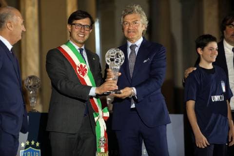 Photo Marco Bucco LaPresse May 20, 2019 Firenze , Italy soccer Awards & x201c;Hall of Fame& x201d; - 500 Hall, Palazzo Vecchio. In the pic: Giancarlo Antognoni receives the award for Italian Veteran from Florence major Dario Nardella  Copyright: xMarcoxBucco LaPressex