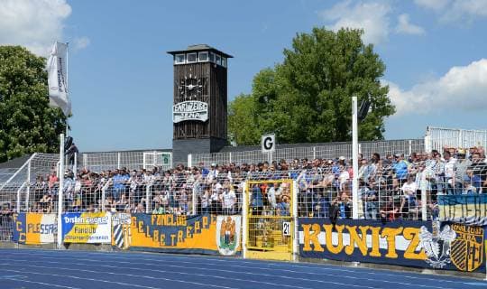 Fussball, Herren, Saison 2018 2019, 3. Liga (Spieltag 38), FC Carl Zeiss Jena - 1860 München (4:0), Fans von Jena im Block vor dem alten Sprecherturm, 18.05. 2019, Copyright: xMatthiasxKochx