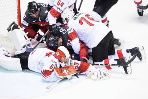 190523 Sean Couturier and Anthony Cirelli of Canada in action against goaltender Leonardo Genoni of Switzerland during the 2019 IIHF Ice hockey, Eishockey World Championship, WM, Weltmeisterschaft quarterfinal game between Canada and Switzerland on May 23, 2019 in Kosice. Photo: Joel Marklund BILDBYRAN kod JM 87956 Copyright: JOELxMARKLUND BB190523JM031