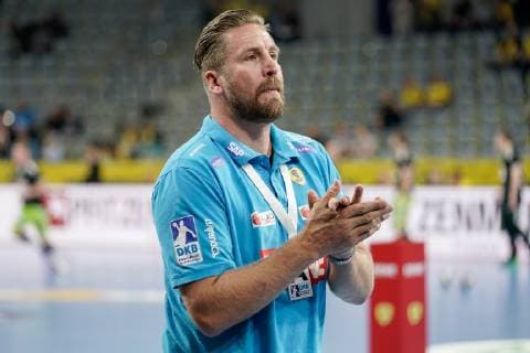 Oliver Roggisch (Sportlicher Leiter, RNL) klatscht in die Hände, Klatschen, Applaus, applaudiert, motiviert das Team, Motivation, Einzelbild, Aktion, Action, 23.05.2019, Mannheim, Handball, DKB Bundesliga, Rhein-Neckar Löwen - FRISCH AUF! Göppingen