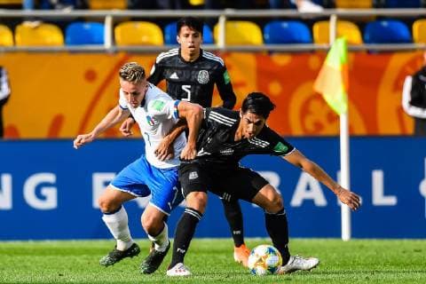 (L-R) Davide Frattesi of Italy U20, Arturo Naelson Cardenas Delgado of Mexico U20, Roberto Ismael Meraz Bernal of Mexico U20 during the FIFA U-20 World Cup Poland 2019 group B match between Mexico U20 and Italy U20 at Gdynia Stadium on May 23, 2019 in Gdynia, Poland FIFA U-20 World Cup Poland 2019 2018 2019 xVIxVIxImagesx xGerritxvanxKeulenxIVx 14540222
