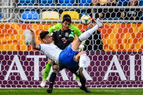 (L-R) Gianluca Scamacca of Italy U20, Gilberto Sepulveda Lopez of Mexico U20 during the FIFA U-20 World Cup Poland 2019 group B match between Mexico U20 and Italy U20 at Gdynia Stadium on May 23, 2019 in Gdynia, Poland FIFA U-20 World Cup Poland 2019 2018 2019 xVIxVIxImagesx xGerritxvanxKeulenxIVx 14540225