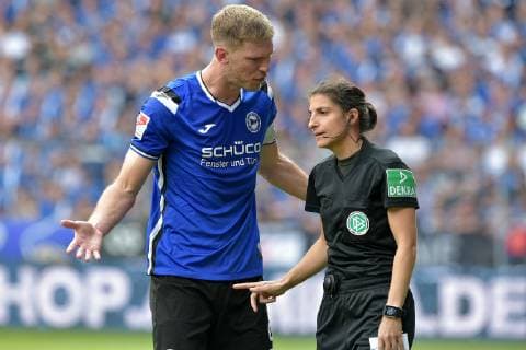 19-05-2019 pmk NB129682 Fussball Herren 2.Bundesliga Saison 2018 2019 DSC Arminia Bielefeld - Holstein Kiel Fabian KLOS (09) Bielefeld Riem HUSSEIN -Vierte Offizielle-