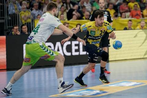 v.li.: Kresimir Kozina (Göppingen, 44), Patrick Groetzki (RNL, 24), Aktion, Action, Spielszene, 23.05.2019, Mannheim, Handball, DKB Bundesliga, Rhein-Neckar Löwen - FRISCH AUF! Göppingen