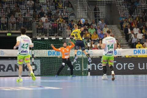 Guojon Valur Sigurosson (Loewen) beim Wurf gegen Daniel Rebmann (Goeppingen) beim Spiel Rhein Neckar Loewen vs. Frisch Auf Goeppingen in der 1. Handball Bundesliga am 23.05.2019, Rhein Neckar Loewen vs. Frisch auf Goeppingen, Handball, 1. Handball Bundesliga, 23.05.2019 Mannheim Copyright: xEIBNER MichaelxBermelx EP_eer