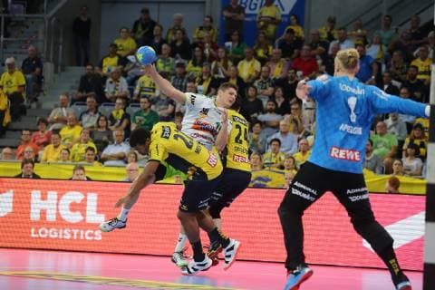 Sebastian Heymann (Goeppingen) im Zweikampf mit Patrick Groetzki (Loewen) und Mads Mensah Larsen (Loewen) beim Spiel Rhein Neckar Loewen vs. Frisch Auf Goeppingen in der 1. Handball Bundesliga am 23.05.2019, Rhein Neckar Loewen vs. Frisch auf Goeppingen, Handball, 1. Handball Bundesliga, 23.05.2019 Mannheim Copyright: xEIBNER MichaelxBermelx EP_eer