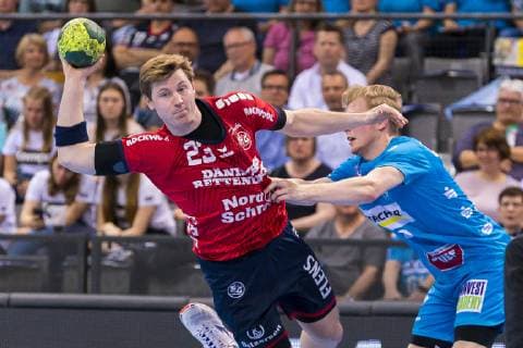 Stuttgart, Deutschland 23. Mai 2019: HBL - 18 19 - TVB 1898 Stuttgart vs. SG Flensburg-Handewitt Goran Sogard Johannessen (Flensburg), Torhueter Torbjoern Bergerud (Flensburg) Stuttgart Porsche Arena Baden-Württemberg Deutschland