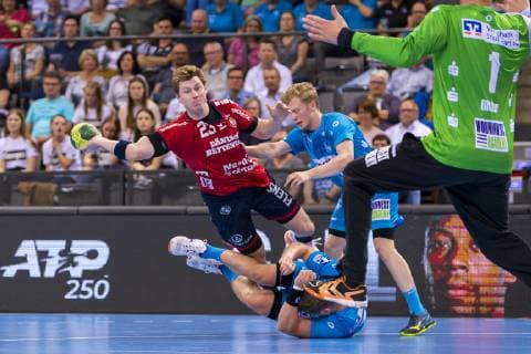 Stuttgart, Deutschland 23. Mai 2019: HBL - 18 19 - TVB 1898 Stuttgart vs. SG Flensburg-Handewitt v.li. Goran Sogard Johannessen (Flensburg), David Schmidt (Stuttgart), Sascha Pfattheicher (Stuttgart), Torhueter Johannes Bitter (Stuttgart) Stuttgart Porsche Arena Baden-Württemberg Deutschland