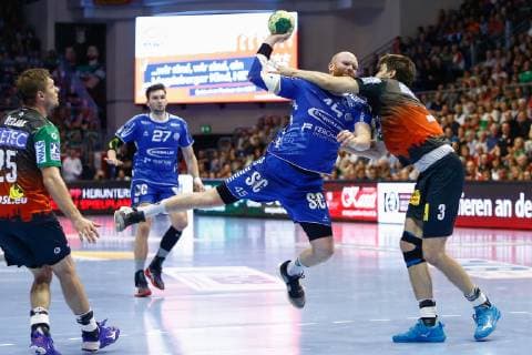 23.05.2019, xtgx, Handball DKB Bundesliga, SC Magdeburg - VfL Gummersbach emspor, v.l. Alexander Becer (Gummersbach), Piotr Chrapkowski (Magdeburg, 3) Zweikampf, Duell, Kampf, tackle GETEC Arena