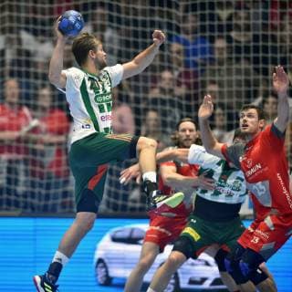 Fabian Boehm (Hannover-Burgdorf) beim Wurf; Simon Birkefeldt (MT Melsungen) (R) , GER, MT Melsungen - TSV Hannover-Burgdorf, Handball, 1. Bundesliga Maenner, 23.05.2019, GER, MT Melsungen - TSV Hannover-Burgdorf, Handball, 1. Liga Maenner, 23.05.2019 Kassel Copyright: xEIBNER RolandxSippelx EP_RSL