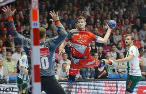 Simon Birkefeldt (MT Melsungen) beim Wurf; Urban Lesjak (Torwart Hannover-Burgdorf) (L) , GER, MT Melsungen - TSV Hannover-Burgdorf, Handball, 1. Bundesliga Maenner, 23.05.2019, GER, MT Melsungen - TSV Hannover-Burgdorf, Handball, 1. Liga Maenner, 23.05.2019 Kassel Copyright: xEIBNER RolandxSippelx EP_RSL