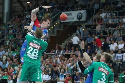 SC DHfK Leipzig vs.HC Erlangen, DKB-HBL, 23.05.19 Handball, 1. Bundesliga, Saison 2018 2019, 32. Spieltag: SC DHfK Leipzig vs. HC Erlangen am 23.05.19 in der Arena Leipzig. Im Bild: Nikolai Link ( 33, Erlangen) gegen Maciej GEBALA ( 28, DHfK Leipzig)