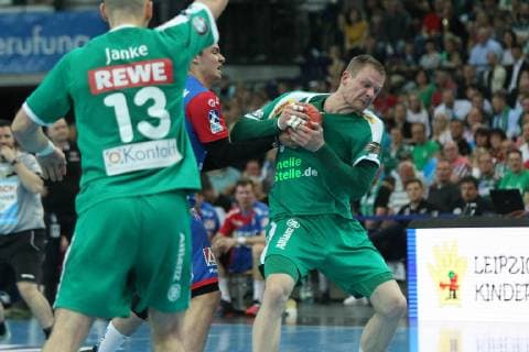 SC DHfK Leipzig vs.HC Erlangen, DKB-HBL, 23.05.19 Handball, 1. Bundesliga, Saison 2018 2019, 32. Spieltag: SC DHfK Leipzig vs. HC Erlangen am 23.05.19 in der Arena Leipzig. Im Bild: Aivis JURDZS ( 7, DHfK Leipzig) gibt den Ball nicht her.