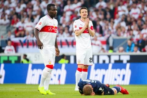 v.li. Chadrac Akolo (VfB Stuttgart) und Christian Gentner (VfB Stuttgart) unzufrieden DFB regulations prohibit any use of photographs as image sequences and or quasi-video. GER, Fussball, 1. Bundesliga Relegation, VfB Stuttgart - Union Berlin, 20.04.2019 Stuttgart Copyright: xTomxWellerx xEibner-Pressefotox EP_eer
