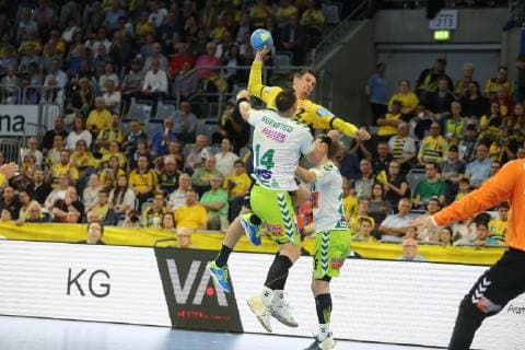 Andy Schmid (Loewen) beim Wurf gegen Jacob Bagersted (Goeppingen) beim Spiel Rhein Neckar Loewen vs. Frisch Auf Goeppingen in der 1. Handball Bundesliga am 23.05.2019, Rhein Neckar Loewen vs. Frisch auf Goeppingen, Handball, 1. Handball Bundesliga, 23.05.2019 Mannheim Copyright: xEIBNER MichaelxBermelx EP_eer