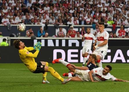 Fussball, Herren, Saison 2018 2019, Relegation (1. 2. Bundesliga Hinspiel), VfB Stuttgart - 1. FC Union Berlin, v. l. Torwart Ron-Robert Zieler (VfB Stuttgart), Ozan Kabak (VfB Stuttgart), Cance Sebastian Andersson (1. FC Union), Marc Oliver Kempf (VfB Stuttgart), 23.05. 2019, Copyright: xMatthiasxKochx