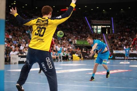 Bobby Schagen (TVB 1898 Stuttgart) mit seinem 8. 7m Tor gegen Torwart Torbjorn Bergerud (SG Flensburg - Handewitt) TVB 1898 Stuttgart - SG Flensburg - Handewitt, DKB 1. Handball Bundesliga am 23. 05. 2019 Stuttgart Copyright: xEIBNER Benjamin_Laux EP_BLU