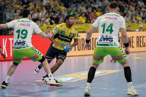 v.li.: Ivan Sliskovic (Göppingen, 19), Mads Mensah Larsen (RNL, 22), Jacob Bagersted (Göppingen, 14), Aktion, Action, Spielszene, 23.05.2019, Mannheim, Handball, DKB Bundesliga, Rhein-Neckar Löwen - FRISCH AUF! Göppingen