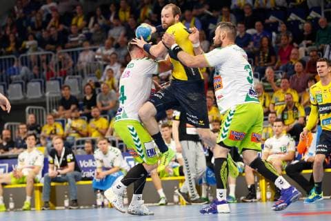 Rhein-Neckar-Loewen - Goeppingen Mannheim, Deutschland 23. Mai 2019 Handball Bundesliga; 31. Spieltag, in der SAP-Arena. v. li. im Zweikampf Jacob Bagersted (Goeppingen), Steffen Fäth Faeth (Loewen) und Tobias Gehrke (Goeppingen)