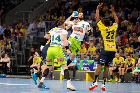 Rhein-Neckar-Loewen - Goeppingen Mannheim, Deutschland 23. Mai 2019 Handball Bundesliga; 31. Spieltag, in der SAP-Arena. v. li. im Zweikampf Jacob Bagersted (Goeppingen), Tim Kneule (Goeppingen) und Mads Mensah (Loewen)