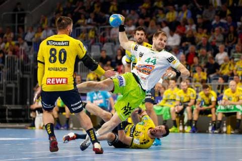 Rhein-Neckar-Loewen - Goeppingen Mannheim, Deutschland 23. Mai 2019 Handball Bundesliga; 31. Spieltag, in der SAP-Arena. v. li. im Zweikampf Jannik Kohlbacher (Loewen) und Kresimir Kozina (Goeppingen)