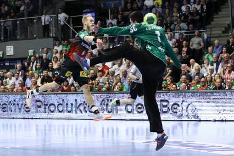 Matthias Musche (SC Magdeburg) gegen Torwart Carsten Lichtlein (VfL Gummersbach) - Handball Bundesliga Saison 2018-2019 Punktspiel SC Magdeburg vs. VfL Gummersbach in der GETEC Arena in Magdeburg - Aktion,Deutschland, Handball, Mann, Maenner,23.05.2019