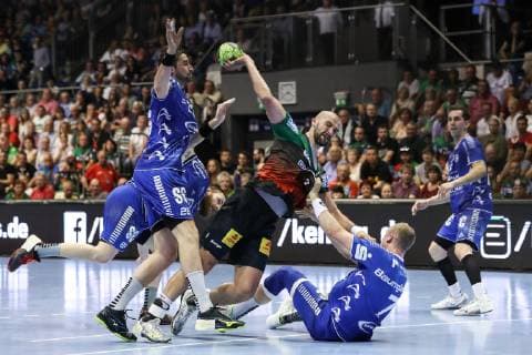 Zeljko Musa (SC Magdeburg) gegen Florian Baumgärtner (re.) und Stanislav Zhukov (VfL Gummersbach) - Handball Bundesliga Saison 2018-2019 Punktspiel SC Magdeburg vs. VfL Gummersbach in der GETEC Arena in Magdeburg - Aktion,Deutschland, Handball, Mann, Maenner,23.05.2019