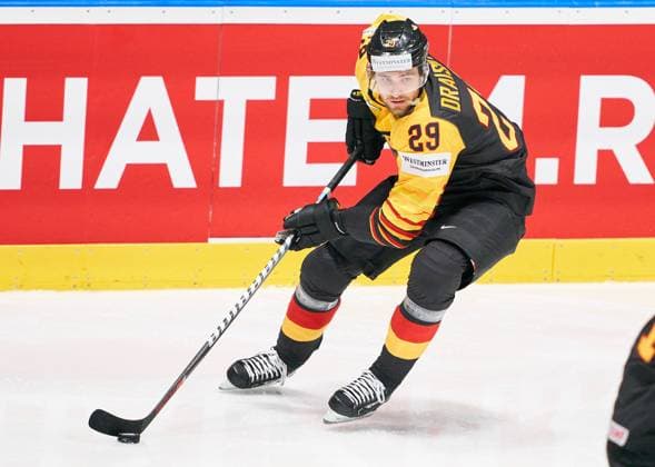 NHL, Eishockey Herren, USA Pro Player Leon DRAISAITL, DEB 29 (Edmonton Oilers) single action with puck, scheibe,single image, cut out, Freisteller full body, shot, shooting technique, shoots, einzelaktion, GERMANY - CZECH REPUBLIC 1-5 Deutschland - Tschechische Republik Quarter Final IIHF Ice hockey, Eishockey WORLD CHAMPIONSHIPS in Bratislava, Slovakia, Slowakei, May 23, 2019, Season 2018 2019, DEB, CZE Photographer: Peter Schatz