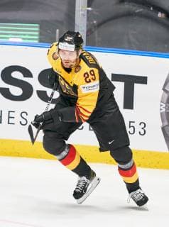NHL, Eishockey Herren, USA Pro Player Leon DRAISAITL, DEB 29 (Edmonton Oilers) single action with puck, scheibe,single image, cut out, Freisteller full body, shot, shooting technique, shoots, einzelaktion, GERMANY - CZECH REPUBLIC 1-5 Deutschland - Tschechische Republik Quarter Final IIHF Ice hockey, Eishockey WORLD CHAMPIONSHIPS in Bratislava, Slovakia, Slowakei, May 23, 2019, Season 2018 2019, DEB, CZE Photographer: Peter Schatz