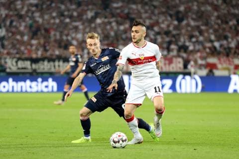 Deutschland, Stuttgart, Mercedes-Benz Arena, 23.05.2019, Fußball - Relegation - VfB Stuttgart - 1. FC Union Berlin Bild: v. l. Joshua Mees (Union Berlin, 8) und Anastasios Donis (VFB Stuttgart, 11) DFL REGULATIONS PROHIBIT ANY USE OF PHOTOGRAPHS AS IMAGE SEQUENCES AND OR QUASI-VIDEO. *** Germany, Stuttgart, Mercedes Benz Arena, 23 05 2019, Football Relegation VfB Stuttgart 1 FC Union Berlin Bild v l Joshua Mees Union Berlin, 8 and Anastasios Donis VFB Stuttgart, 11 DFL REGULATIONS PROHIBIT ANY USE OF PHOTOGRAPHS AS IMAGE SEQUENCES AND OR QUASI VIDEO Copyright: HMBxMedia xHeikoxBecker
