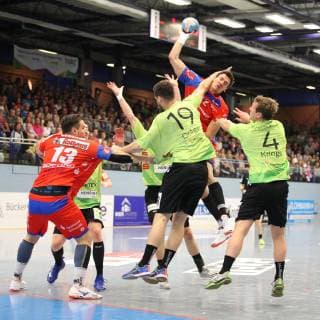 Jona Schoch (HBW Balingen-Weilstetten 22) gegen v.l. Benjamin Meschke (HBW Balingen-Weilstetten 13), Sven Wesseling (TV Emsdetten 24), Yannick Draeger (TV Emsdetten 19), Merten Krings (TV Emsdetten 4), TV Emsdetten vs HBW Balingen-Weilstetten, Handball, 2. Bundesliga, 24.05.2019, TV Emsdetten vs HBW Balingen-Weilstetten, Handball, 2. Bundesliga, 24.05.2019 Emsdetten Copyright: xEIBNER JanxStrohdiekx EP_JSK