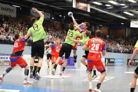 Jona Schoch (HBW Balingen-Weilstetten 22) gegen v.l. Benjamin Meschke (HBW Balingen-Weilstetten 13), Yannick Draeger (TV Emsdetten 19), Korn Smits (TV Emsdetten 23), Merten Krings (TV Emsdetten 4), TV Emsdetten vs HBW Balingen-Weilstetten, Handball, 2. Bundesliga, 24.05.2019, TV Emsdetten vs HBW Balingen-Weilstetten, Handball, 2. Bundesliga, 24.05.2019 Emsdetten Copyright: xEIBNER JanxStrohdiekx EP_JSK