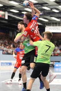 Lukas Saueressig (HBW Balingen-Weilstetten 26) gegen Yannick Draeger (TV Emsdetten 19)(links) und Yannick Terhaer (TV Emsdetten 7)(rechts) , TV Emsdetten vs HBW Balingen-Weilstetten, Handball, 2. Bundesliga, 24.05.2019, TV Emsdetten vs HBW Balingen-Weilstetten, Handball, 2. Bundesliga, 24.05.2019 Emsdetten Copyright: xEIBNER JanxStrohdiekx EP_JSK