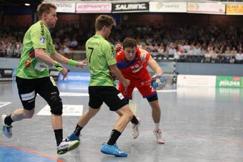 Lukas Saueressig (HBW Balingen-Weilstetten 26) gegen Andre Kropp (TV Emsdetten 31)(links) und Yannick Terhaer (TV Emsdetten 7)(mitte) , TV Emsdetten vs HBW Balingen-Weilstetten, Handball, 2. Bundesliga, 24.05.2019, TV Emsdetten vs HBW Balingen-Weilstetten, Handball, 2. Bundesliga, 24.05.2019 Emsdetten Copyright: xEIBNER JanxStrohdiekx EP_JSK