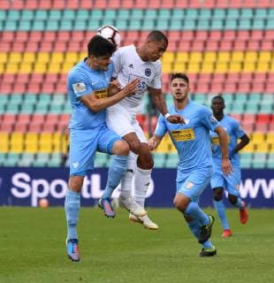 Fussball, Herren, Saison 2018 2019, Finale im Berliner AOK-Landespokal, Tennis Borussia - FC Viktoria 1889 Berlin, v. l. Marcus Hoffmann (FC Viktoria 89 Berlin), Thiago Rockenbach da Silva (TeBe, Tennis Borussia), 25.05. 2019, Copyright: xMatthiasxKochx
