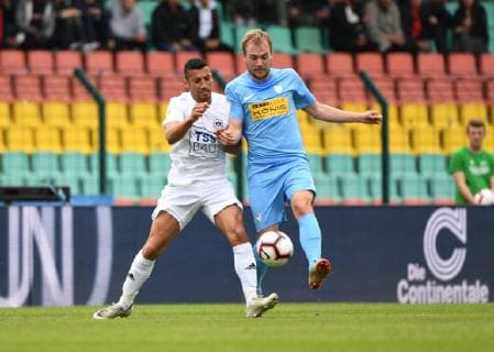 Fussball, Herren, Saison 2018 2019, Finale im Berliner AOK-Landespokal, Tennis Borussia - FC Viktoria 1889 Berlin, v. l. Karim Benyamina (TeBe, Tennis Borussia), Cimo Röcker (FC Viktoria 89 Berlin), 25.05. 2019, Copyright: xMatthiasxKochx