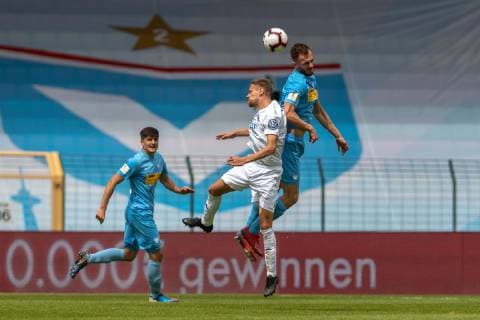 Fussball Berlin 25.05.2019 Finale im AOK-Landespokal Berlin 2018 2019 Tennis Borussia Berlin (weiß) - FC Viktoria 1889 Berlin (blau) Tobias Gunte re. Thomas Franke li.