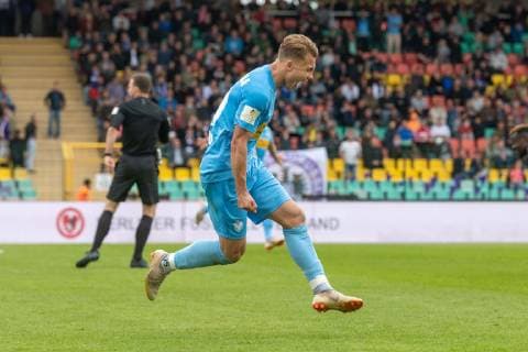 Fussball Berlin 25.05.2019 Finale im AOK-Landespokal Berlin 2018 2019 Tennis Borussia Berlin (weiß) - FC Viktoria 1889 Berlin (blau) Jubel nach dem Tor zum 0:1 durch Rafael Brand