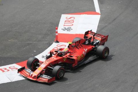 Charles Leclerc, Ferrari, in der Ste Devote-Kurve, Formel 1 Grand Prix im Fürstentum Monaco, Cote d Azur, Mittelmeer
