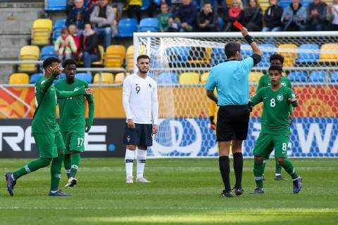 Fußball, U20 WM, Frankreich - Saudi-Arabien Gdynia, 25.05.2019 Pilka nozna Mecz MS U20. Francja - Arabia Saudyjska NZ Fernando RAPALLINI, sedzia, referee, red card, czerwona kartka Fot. Tomasz Rulski 058sport.pl NEWSPIX.PL --- Newspix.pl FRANCE OUT!  20190525_027_RUL_6201