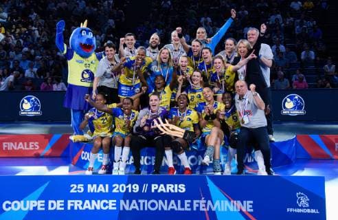 Joie des joueurs de l equipe Metz - trophee HANDBALL : Brest Bretagne HB vs Metz HB - Coupe de France - 25 05 2019 FedericoPestellini Panoramic 