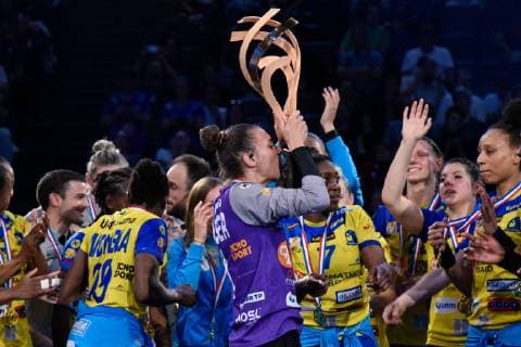 Joie des joueurs de l equipe Metz - trophee - Glauser Laura ( Metz ) HANDBALL : Brest Bretagne HB vs Metz HB - Coupe de France - 25 05 2019 FedericoPestellini Panoramic 