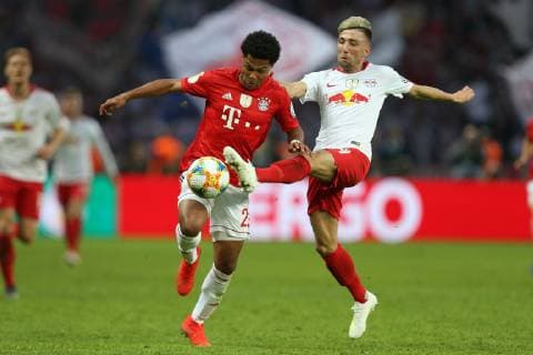 l-r: im Zweikampf, Aktion, mit Serge Gnabry 22 (FC Bayern Muenchen) und Kevin Kampl 44 (RB Leipzig), RB Leipzig vs. FC Bayern Muenchen, Fussball, Finale, DFB-Pokal, 25.05.2019 DFL REGULATIONS PROHIBIT ANY USE OF PHOTOGRAPHS AS IMAGE SEQUENCES AND OR QUASI-VIDEO Berlin Berlin Deutschland