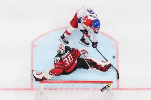 190525 Goaltender Matt Murray of Canada makes a save on a shot from Tomas Zohorna of Czech Republic during the 2019 IIHF Ice hockey, Eishockey World Championship, WM, Weltmeisterschaft semifinal game between Canada and Czech Republic on May 25, 2019 in Bratislava. Photo: Joel Marklund BILDBYRAN kod JM 87960 Copyright: JOELxMARKLUND BB190525JM073